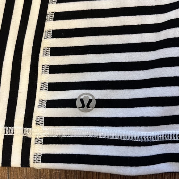 Lululemon black and white tank size 4 - Picture 5 of 6